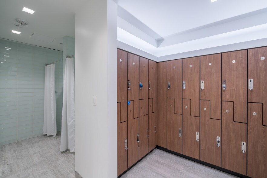 More Photos Of 1235 S Clark St, Arlington Office For Lease