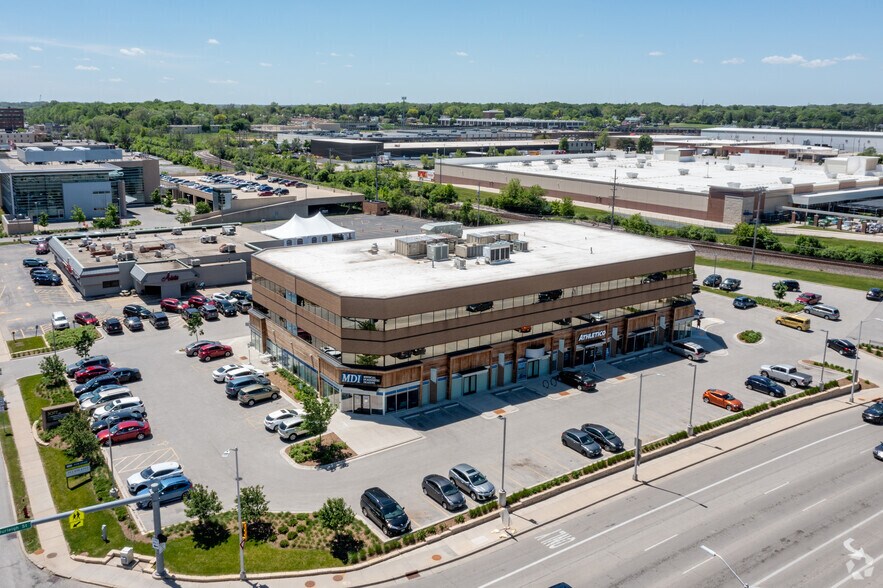 More Photos Of 3077 N Mayfair Rd, Wauwatosa Medical For Lease