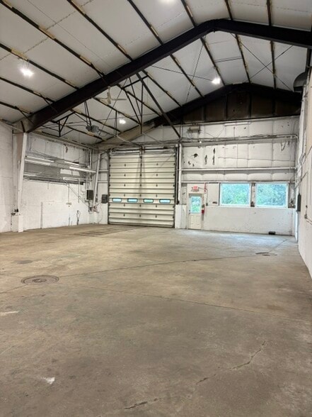 More Photos Of 1670 Broadway, Bangor Warehouse For Lease