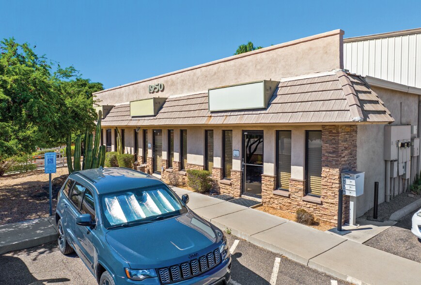 More Photos Of 1950 E Deer Valley Rd, Phoenix Distribution For Lease