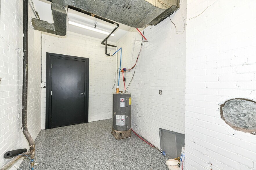 More Photos Of 4502 E Michigan St, Indianapolis General Retail For Sale