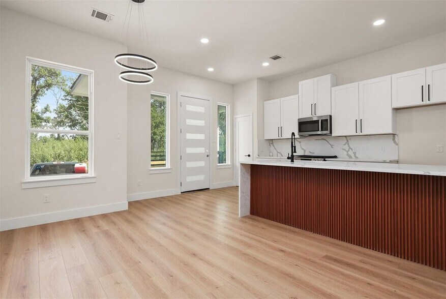 More Photos Of 4728 Sunbeam st, Houston Apartments For Sale