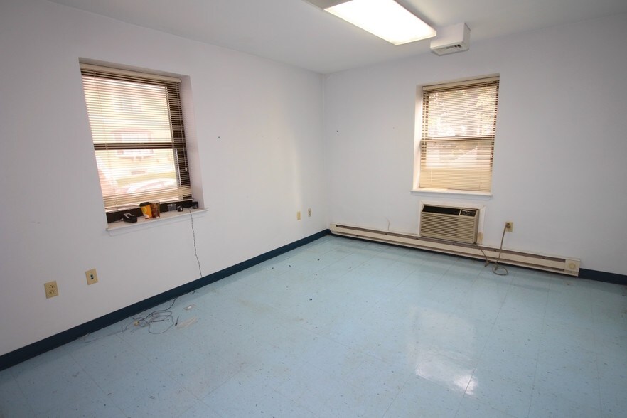 More Photos Of 690 Castleton Ave, Staten Island Apartments For Lease