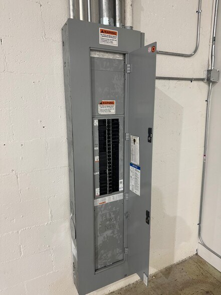 More Photos Of 2591-2595 NW 4th Ct, Fort Lauderdale Warehouse For Lease