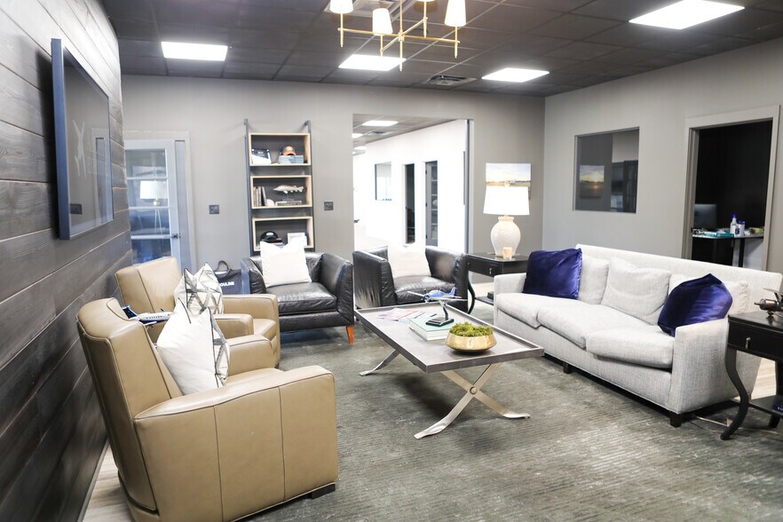 More Photos Of 3595 McCall Pl, Atlanta Distribution For Sale