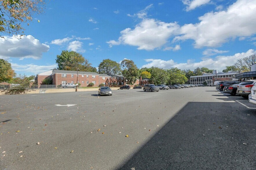 More Photos Of 406 E Madison Ave, Dumont Unknown For Lease