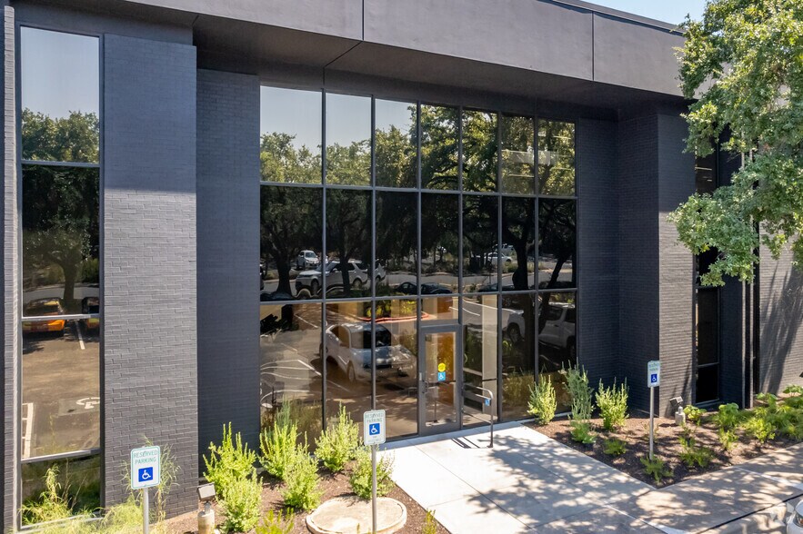 More Photos Of 3409 Executive Center Dr, Austin Unknown For Lease