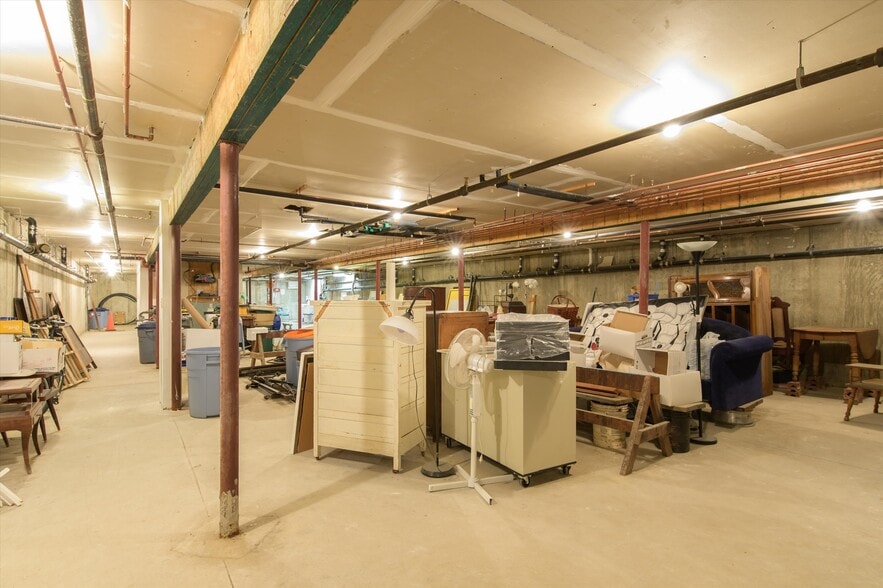 More Photos Of 156 Main St, Ludlow Office For Sale