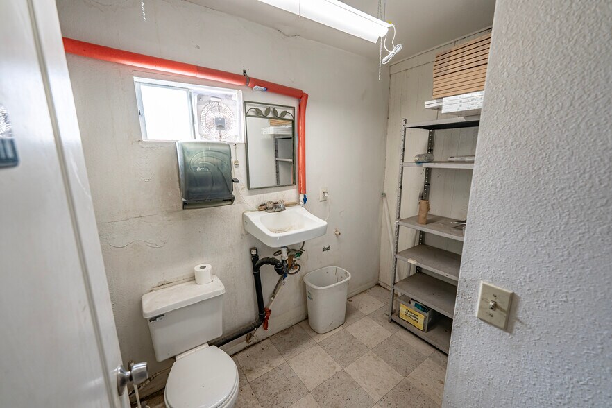 More Photos Of 5221 Hwy 68, Golden Valley Flex For Sale