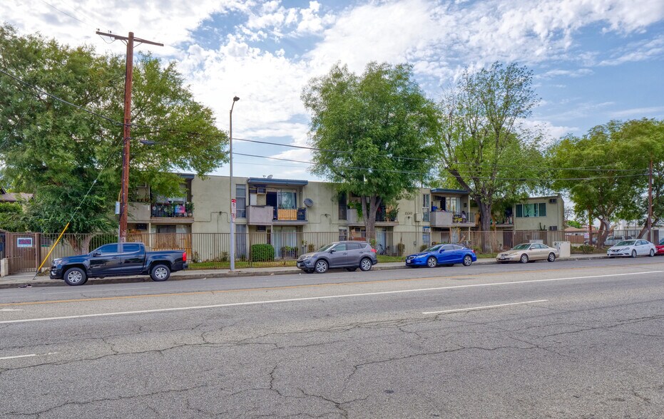 More Photos Of 8649 Sunland Blvd, Sun Valley Apartments For Sale