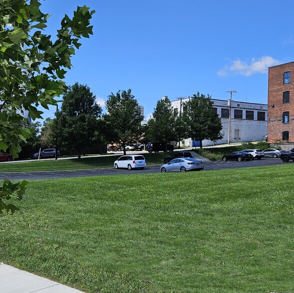 More Photos Of 830 N Summit St, Toledo Office For Lease