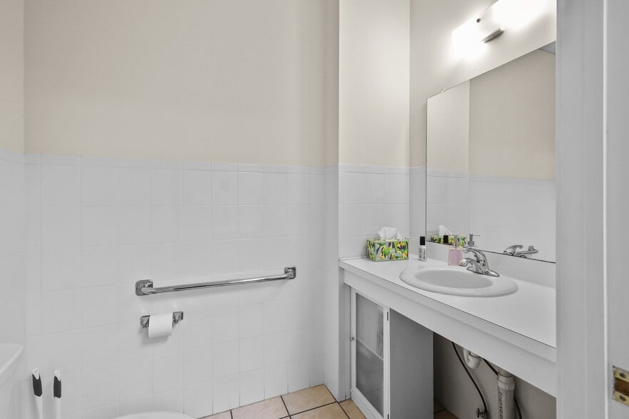 More Photos Of 105 Corporate Dr E, Langhorne Office For Sale