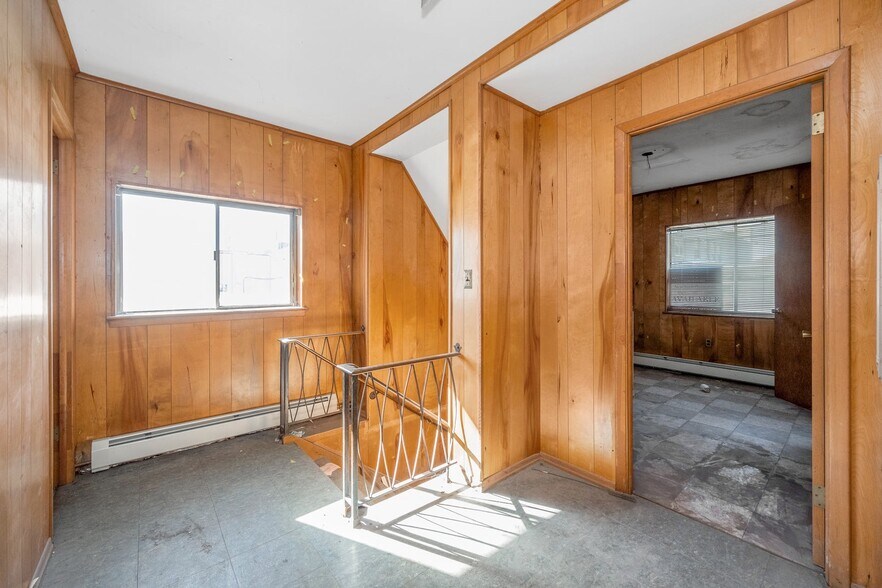 More Photos Of 138 Oakley Ave, White Plains Auto Repair For Sale