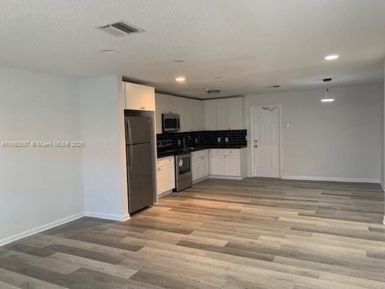 More Photos Of 401 SE 23rd Ave, Boynton Beach Apartments For Sale