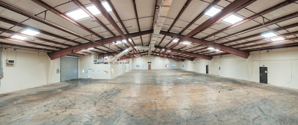 More Photos Of 7168 15th St E, Sarasota Manufacturing For Lease