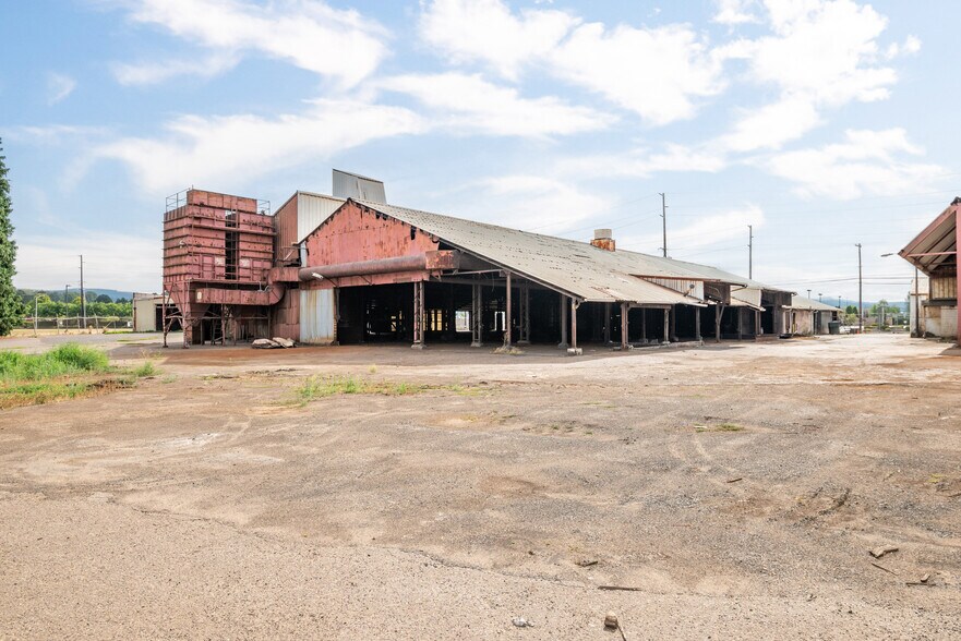 More Photos Of 523 7th Ave, Longview Warehouse For Sale