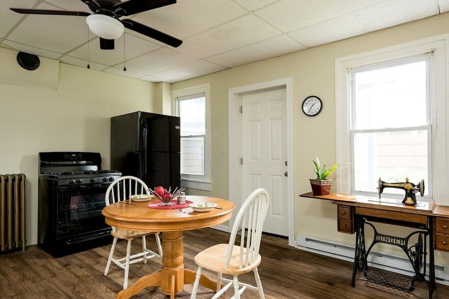 More Photos Of 562 5th Ave, Troy Specialty For Lease