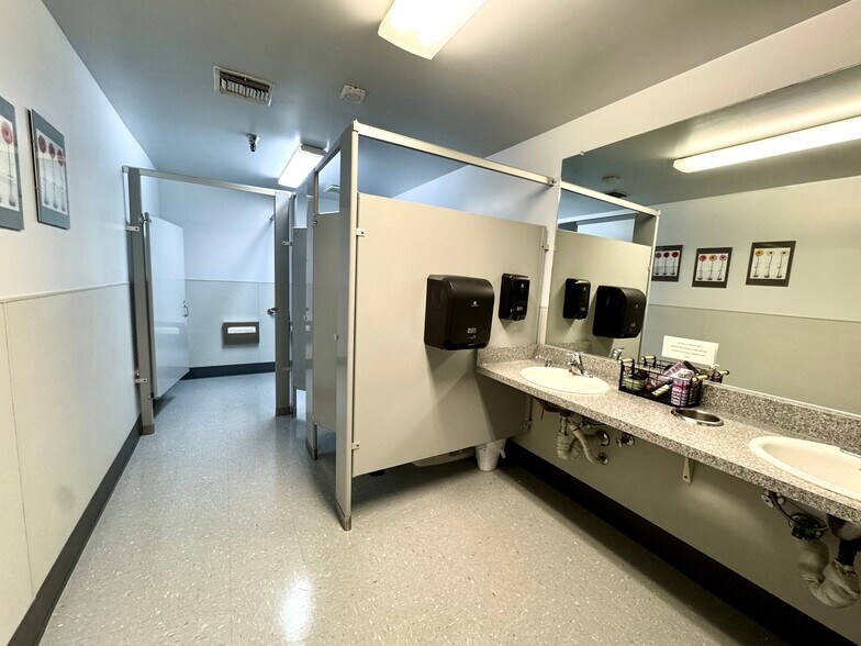 More Photos Of 4949 E Cesar Chavez Blvd, Fresno Coworking Space