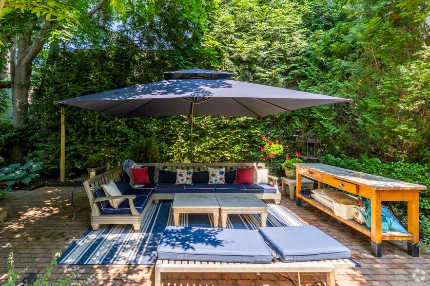 More Photos Of 126-130 N Main St, East Hampton Office Residential For Lease