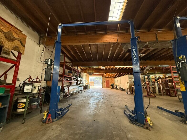 More Photos Of 112 W Maricopa Fwy, Phoenix Warehouse For Sale
