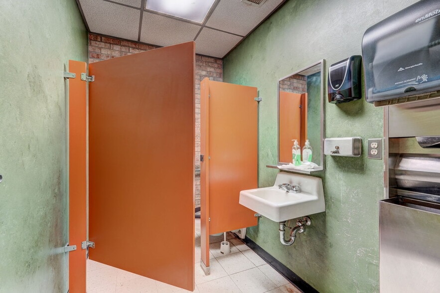 More Photos Of 3311 Burlington Rd, Greensboro Office For Sale