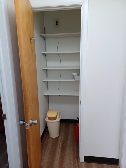 More Photos Of 32905 W 12 Mile Rd, Farmington Hills Medical For Sale