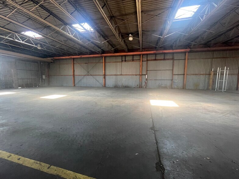 More Photos Of 9129 Euclid Ave, Manassas Warehouse For Lease