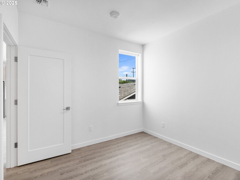 More Photos Of 11 NE 55th Ave, Portland Apartments For Sale