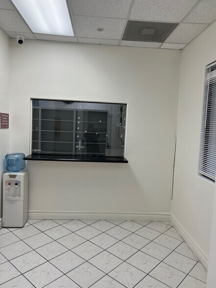 More Photos Of 22119 Sherman Way, Canoga Park Office For Lease