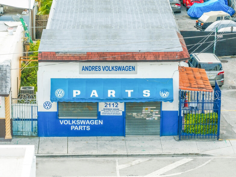 More Photos Of 2112 NW 36th St, Miami Auto Repair For Sale