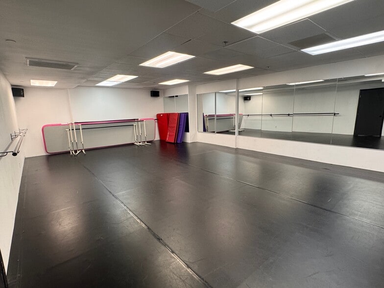 More Photos Of 41651 Corporate Way, Palm Desert Loft Creative Space For Lease