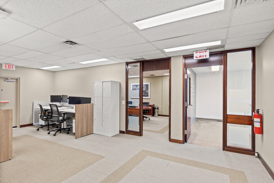 More Photos Of 478 Bernard Av, Kelowna Office For Lease