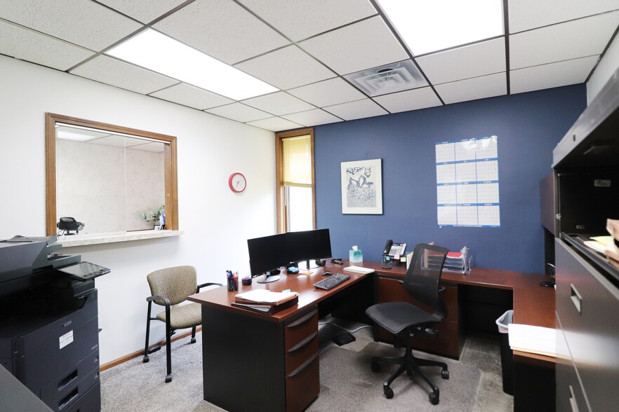 More Photos Of 4021 W Main St, Kalamazoo Office For Sale