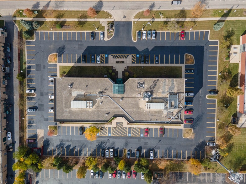 More Photos Of 1952 Mcdowell Rd, Naperville Office For Lease