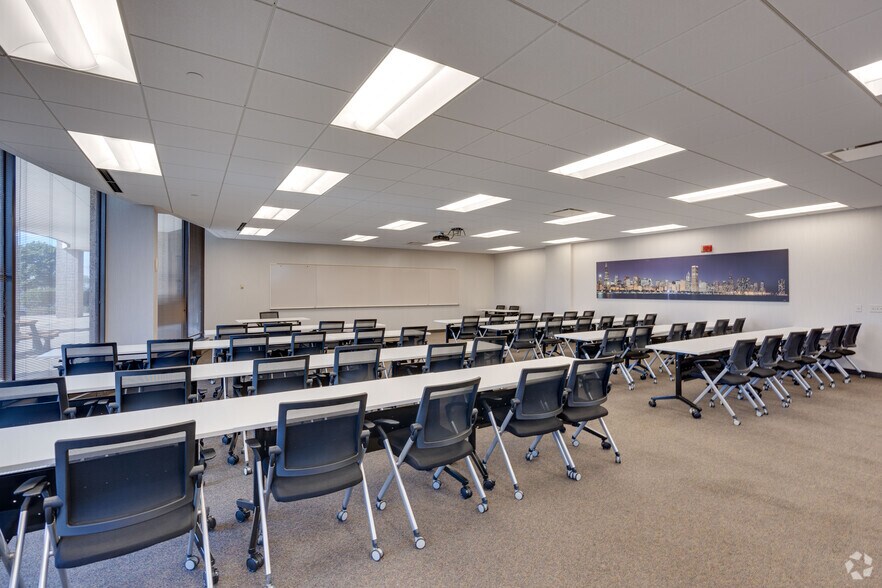 More Photos Of 1415 W 22nd St, Oak Brook Unknown For Lease