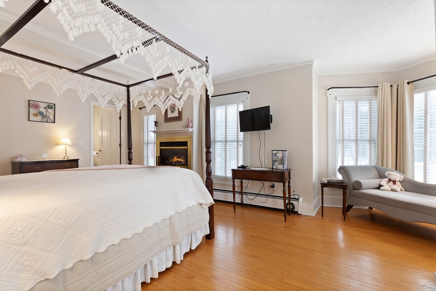 More Photos Of 67 Pleasant View Rd, Bradford Hotel For Sale