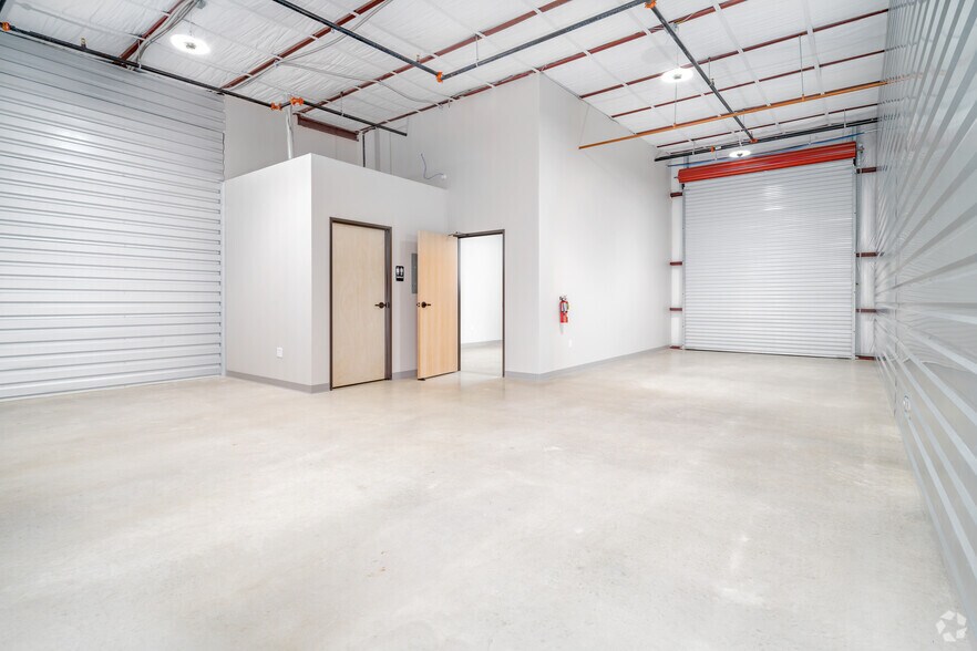 More Photos Of 7001 W. I-10, San Antonio Office For Lease