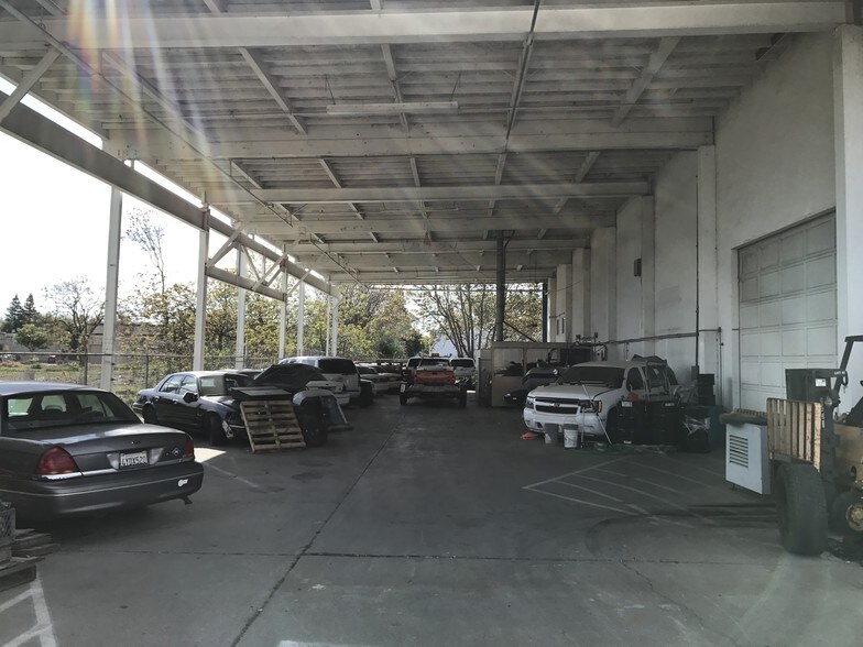 More Photos Of 320 Commerce Cir, Sacramento Warehouse For Lease