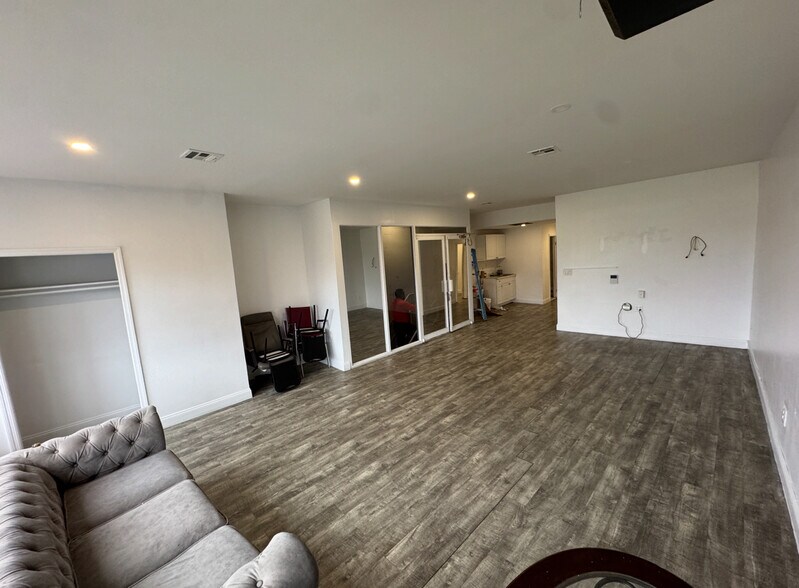 More Photos Of 124-13 Liberty Ave, South Richmond Hill Storefront Retail Office For Lease