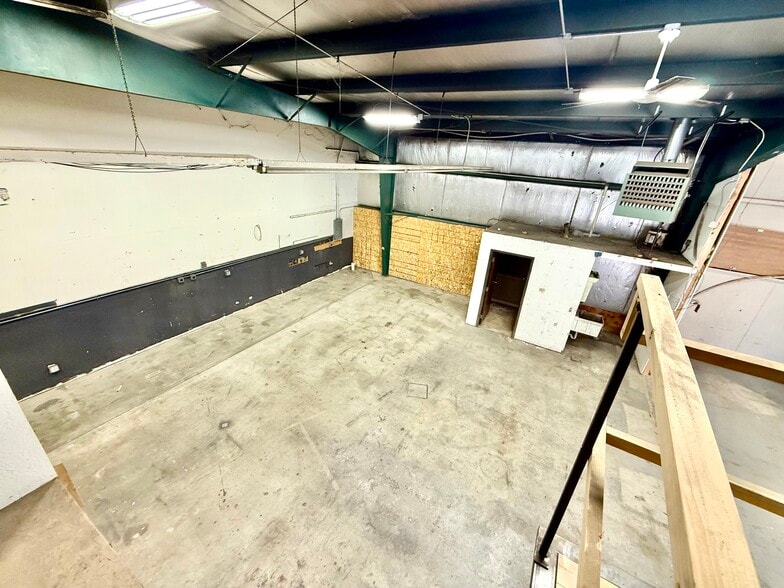 More Photos Of 1805 Industrial Park Dr, Normal Light Distribution For Lease