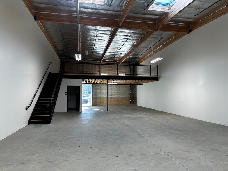 More Photos Of 1763 Donlon St, Ventura Warehouse For Lease