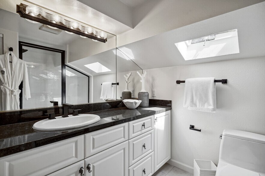 More Photos Of 931-939 Ocean Ave, Del Mar Apartments For Sale