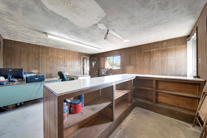 More Photos Of 104 Main St, Wiggins Industrial For Sale