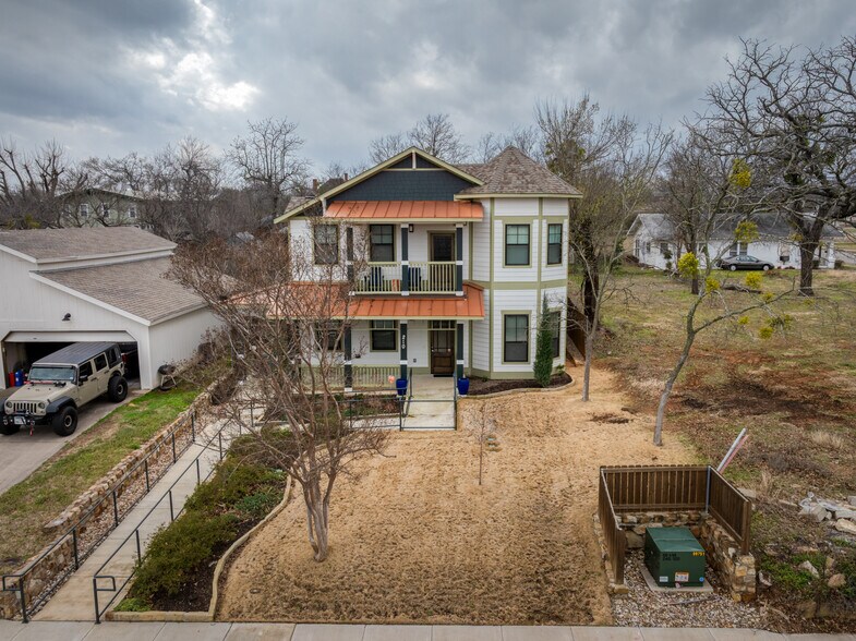 More Photos Of 210 E Church St, Weatherford Office Residential For Lease