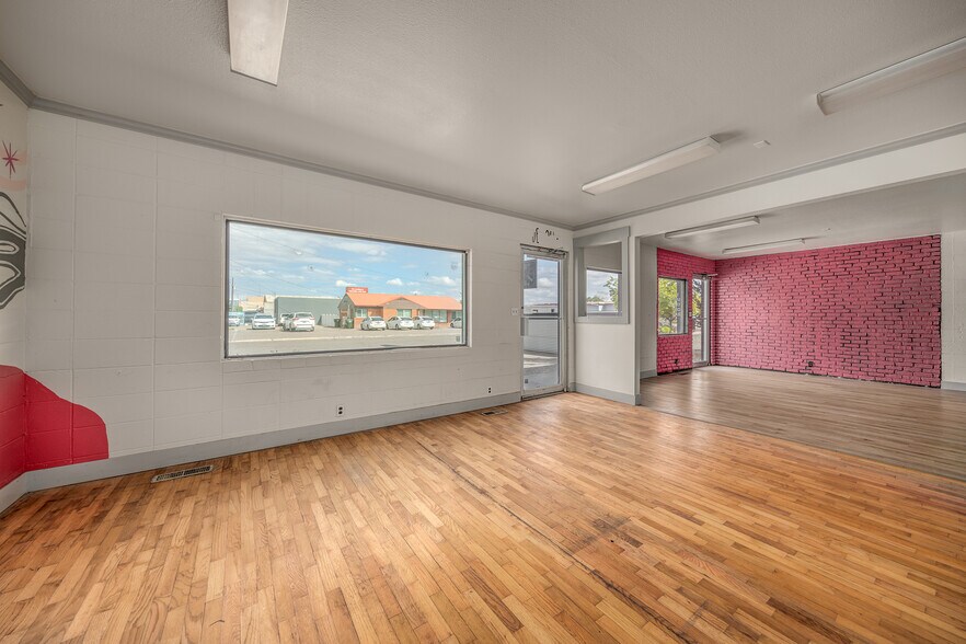 More Photos Of 361 SW 12th St, Ontario Specialty For Sale