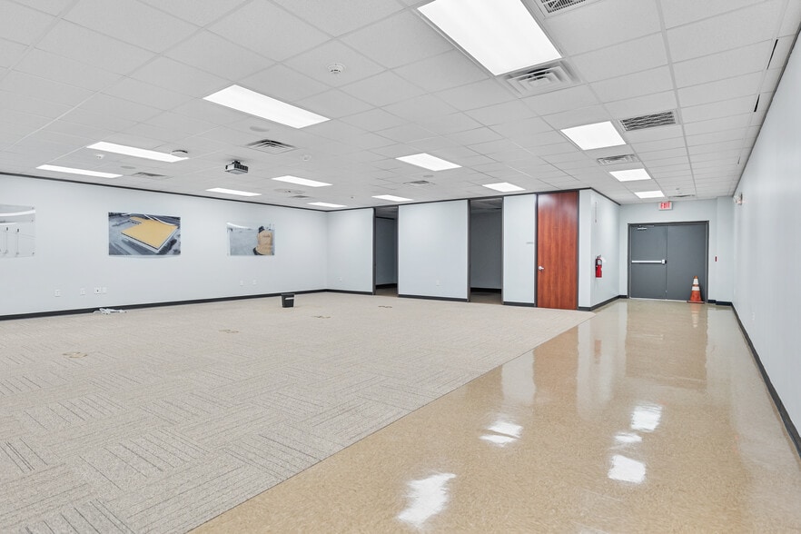 More Photos Of 6754-6758 Northwinds Dr, Houston Warehouse For Sale