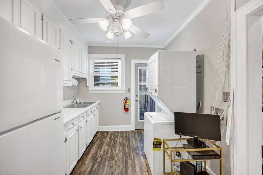 More Photos Of 1552 Sunnyside Dr, Columbia Flex For Lease