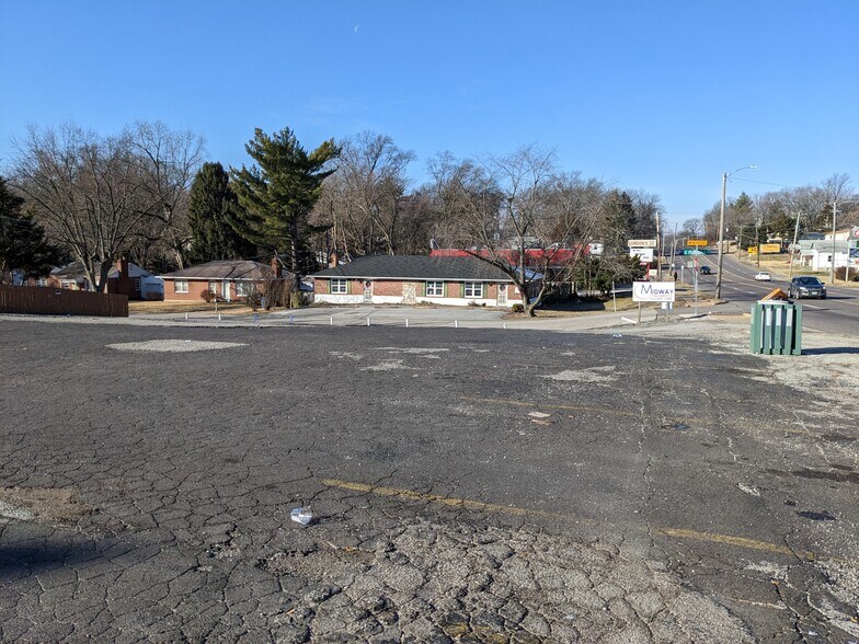 More Photos Of 1434-1436 Chambers Rd, Saint Louis Veterinarian Kennel For Sale