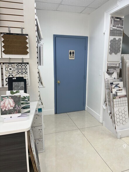 More Photos Of 1711-1759 N Powerline Rd, Pompano Beach Showroom For Lease