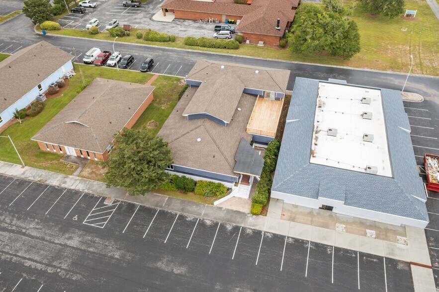 More Photos Of 208 Penny Ln, Morehead City Medical For Sale